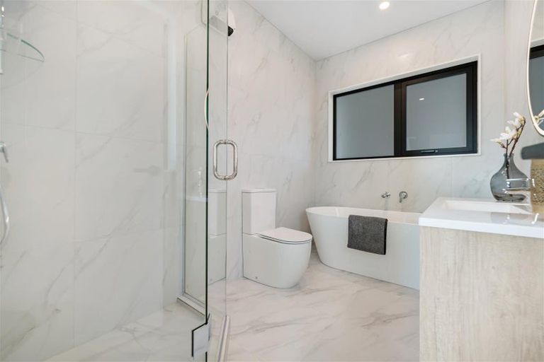 Photo of property in 22 Whakairo Crescent, Gulf Harbour, 0930