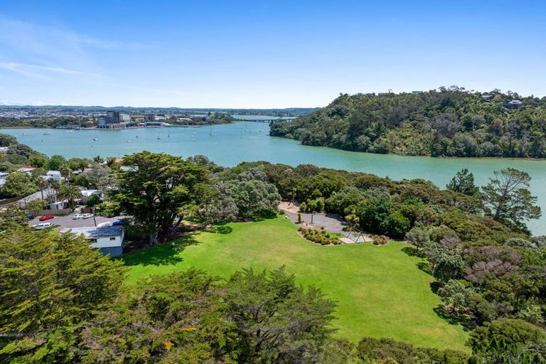 Photo of property in 33a Rambler Crescent, Beach Haven, Auckland, 0626