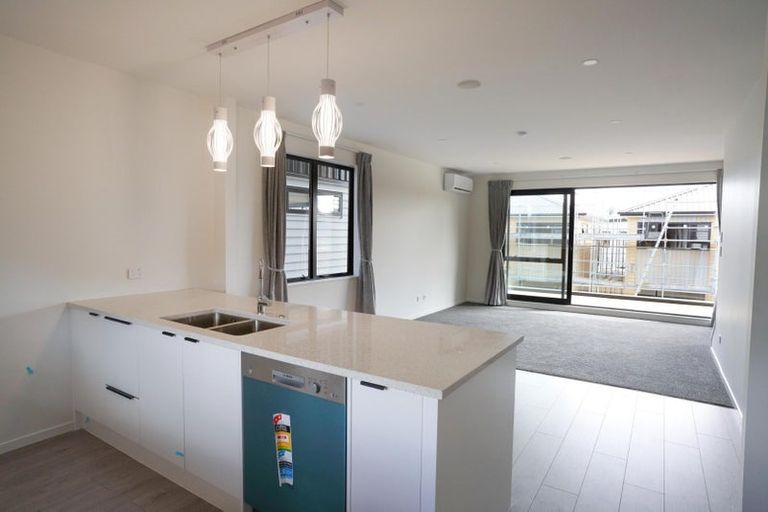 Photo of property in 7/19 Kingdale Road, Henderson, Auckland, 0610