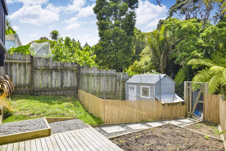 Photo of property in 22 Rimutaka Place, Titirangi, Auckland, 0604