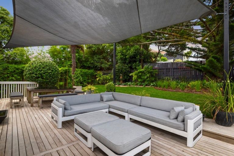 Photo of property in 3 Sandiacre Way, Browns Bay, Auckland, 0630