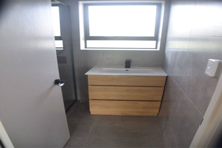 Photo of property in 1 Birchlea Rise, Goodwood Heights, Auckland, 2105