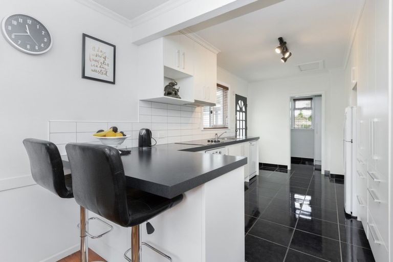 Photo of property in 56 Meeanee Road, Taradale, Napier, 4112