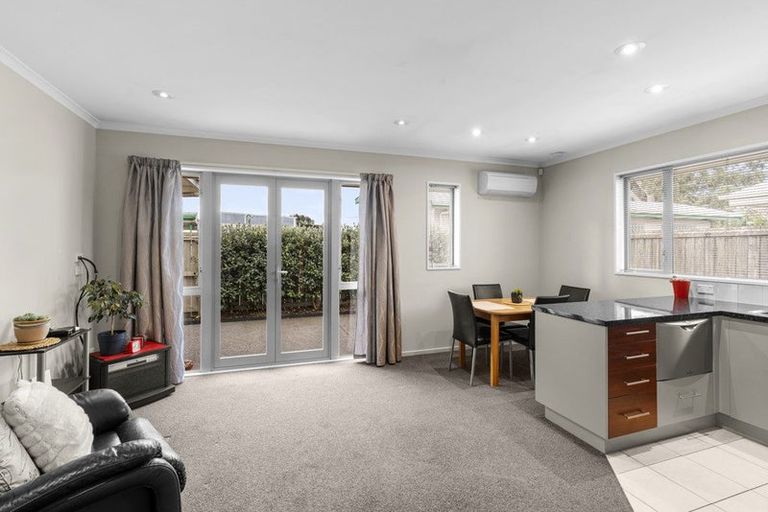 Photo of property in 2/194 Waimairi Road, Ilam, Christchurch, 8041