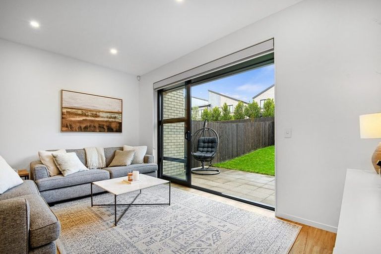 Photo of property in 31 Peihana Road, Hobsonville, Auckland, 0616