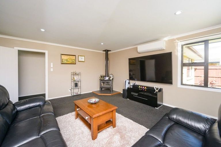 Photo of property in 2a Galea Grove, Kelvin Grove, Palmerston North, 4414