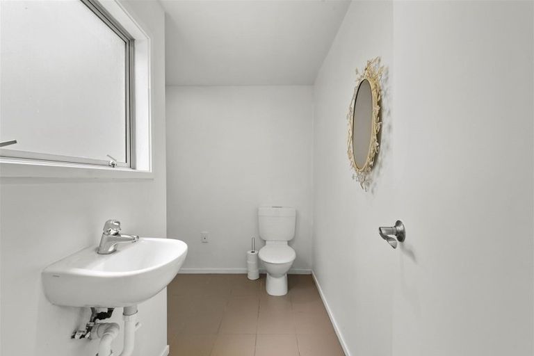 Photo of property in 9 Garmons Way, Castor Bay, Auckland, 0620