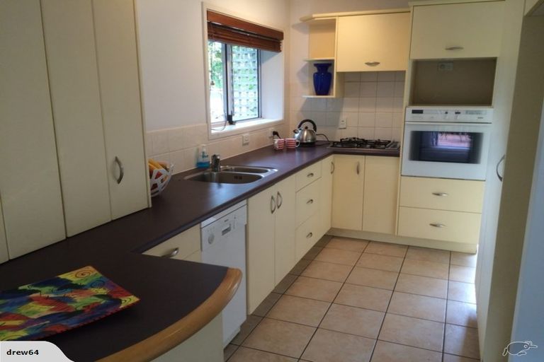 Photo of property in 2/17 Havenwood Place, Birkenhead, Auckland, 0626