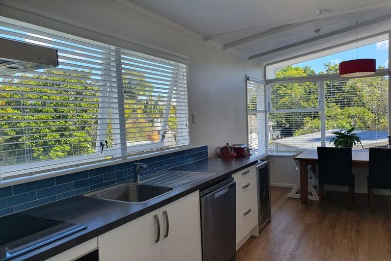 Photo of property in 190 Golf Road, Titirangi, Auckland, 0604