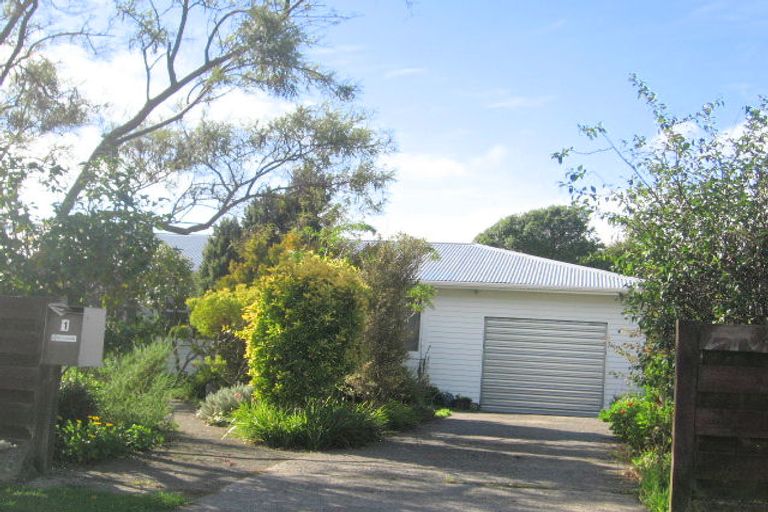 Photo of property in 1 Rose Street, Ranui, Porirua, 5024