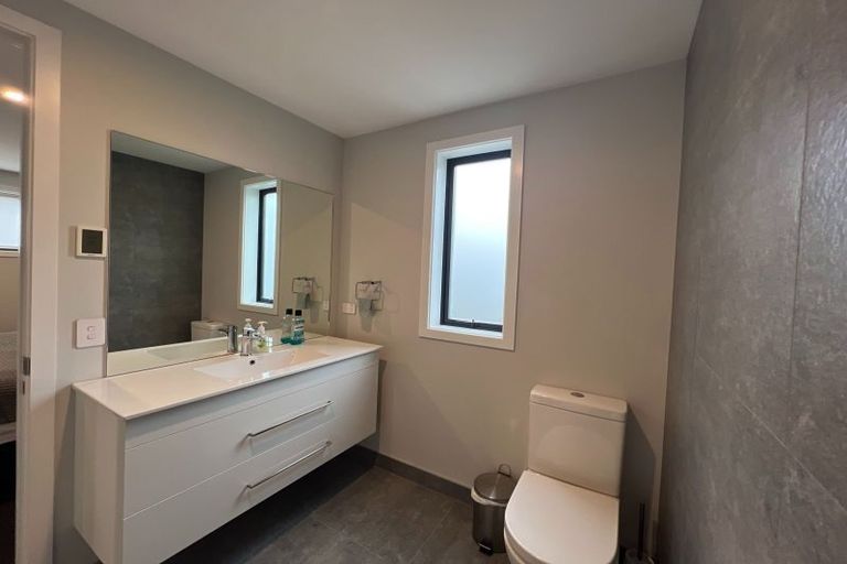 Photo of property in 16 Mcgibbon Lane, Jacks Point, 9371