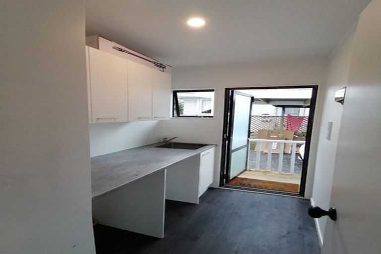 Photo of property in 1/111 Lincoln Park Avenue, Massey, Auckland, 0614