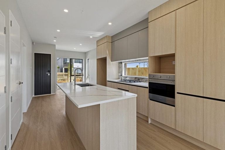 Photo of property in 15 Puhikawa Street, Massey, 0614