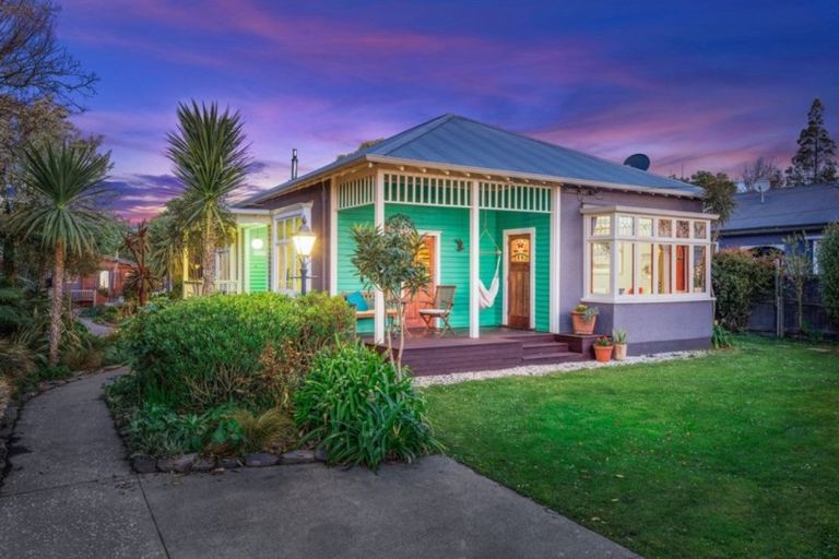 Photo of property in 216 Geraldine Street, Edgeware, Christchurch, 8013