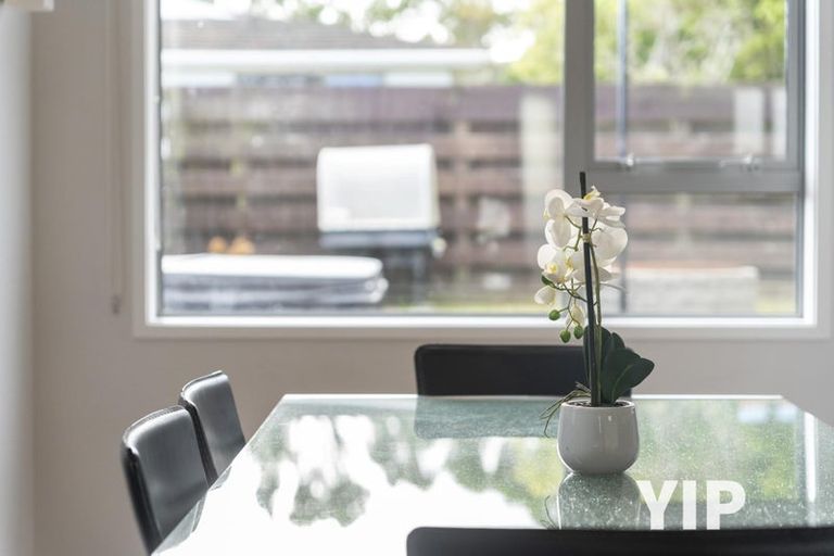 Photo of property in 8 Gow Street, Newlands, Wellington, 6037