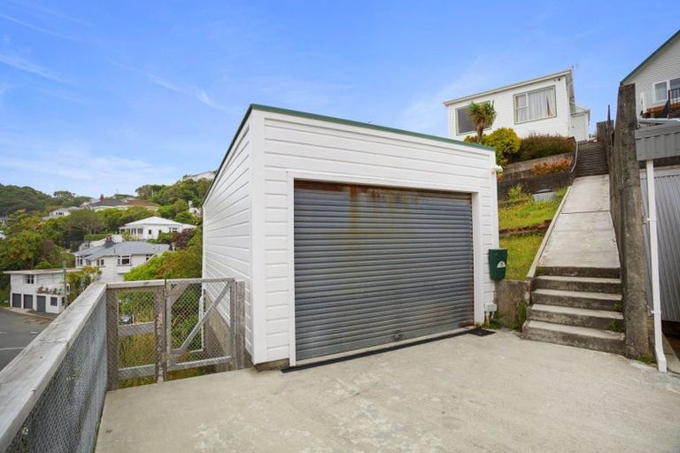 Photo of property in 9 Apuka Street, Brooklyn, Wellington, 6021
