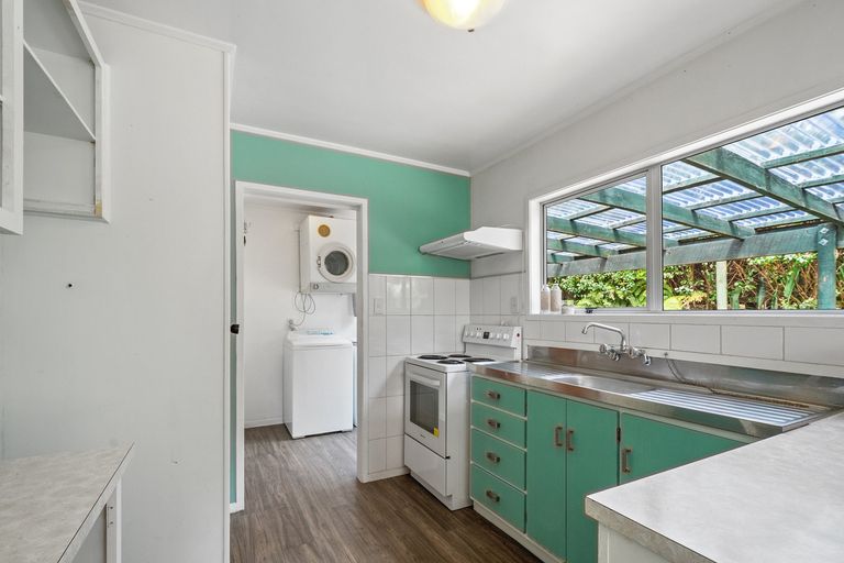 Photo of property in 15 Annison Avenue, Glen Eden, Auckland, 0602