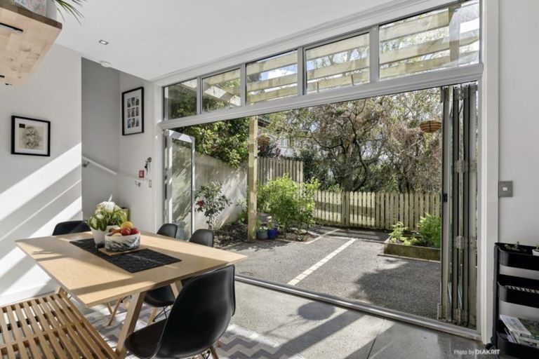 Photo of property in 59u6 Mortimer Terrace, Brooklyn, Wellington, 6021