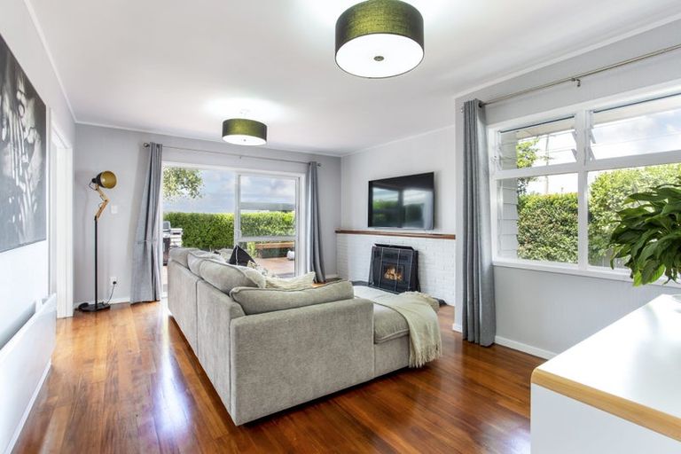 Photo of property in 1/1 Tawa Road, Te Atatu Peninsula, Auckland, 0610