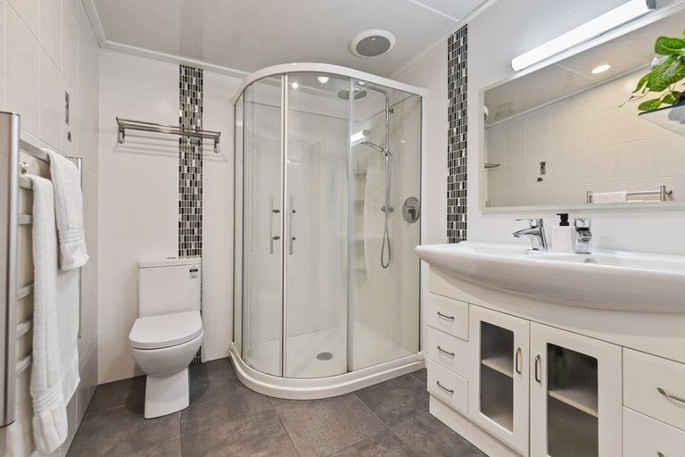 Photo of property in 11 Lake Domain Drive, Frankton, Hamilton, 3204