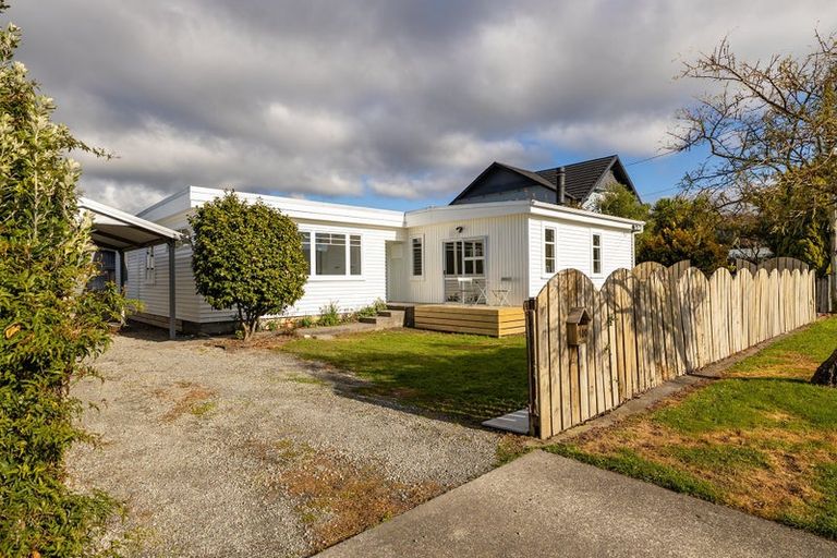 Photo of property in 100 Brandon Street, Featherston, 5710