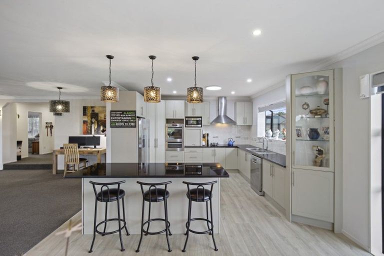 Photo of property in 32 Lough Bourne Drive, Pukekohe, 2120