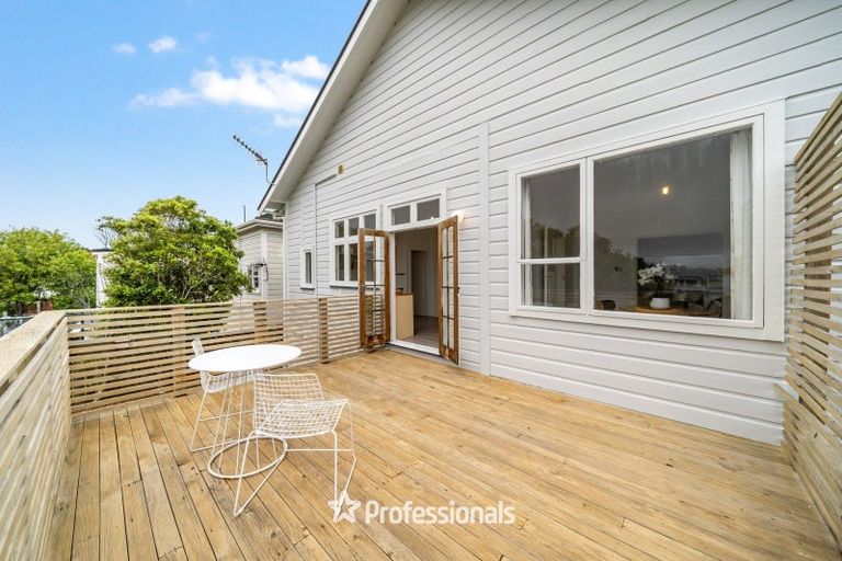 Photo of property in 79 Queens Drive, Lyall Bay, Wellington, 6022