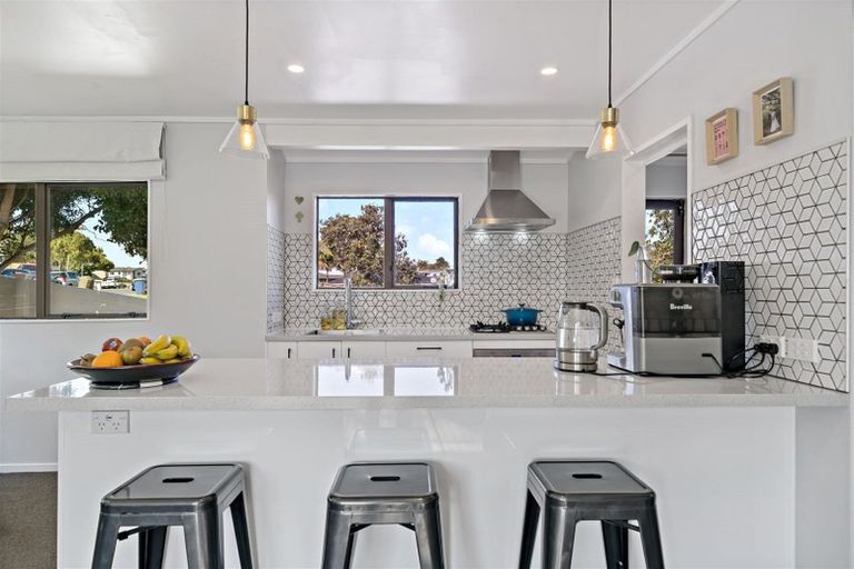 Photo of property in 80 Kervil Avenue, Te Atatu Peninsula, Auckland, 0610