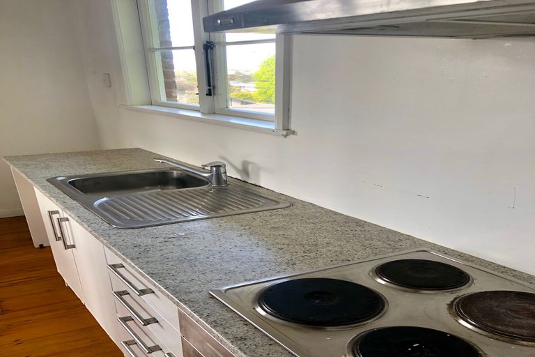 Photo of property in 17 Eastglen Road, Glen Eden, Auckland, 0602