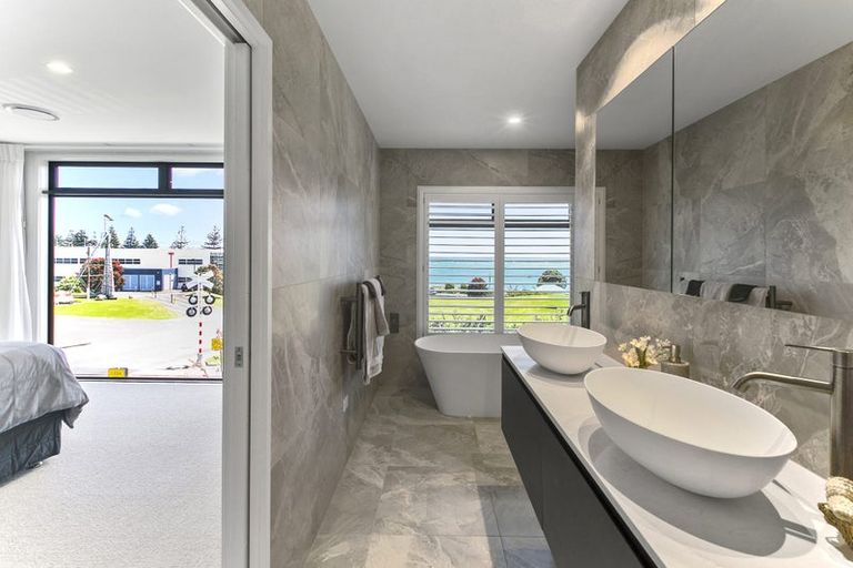 Photo of property in 9 Bayly Road, Moturoa, New Plymouth, 4310