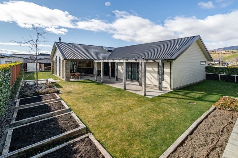 Photo of property in 42a&b Kelliher Drive, Wanaka, 9305