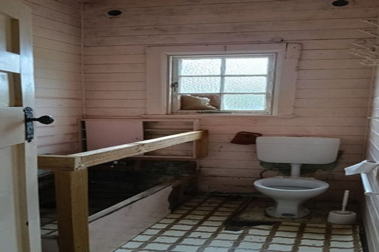 Photo of property in 28 Highbury Road, Highbury, Wellington, 6012