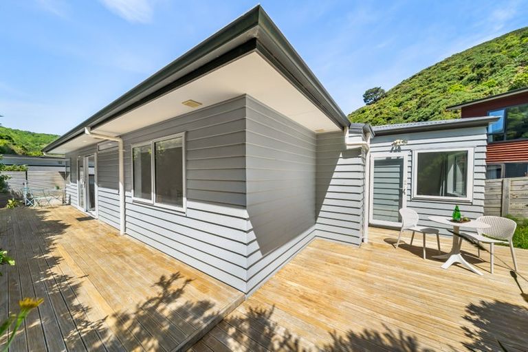 Photo of property in 26 Rarangi Way, Owhiro Bay, Wellington, 6023