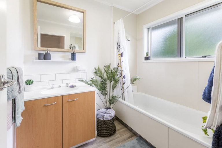 Photo of property in 10/133 Hutchinson Avenue, New Lynn, Auckland, 0600