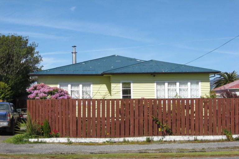 Photo of property in 21 Russell Street, Westport, 7825