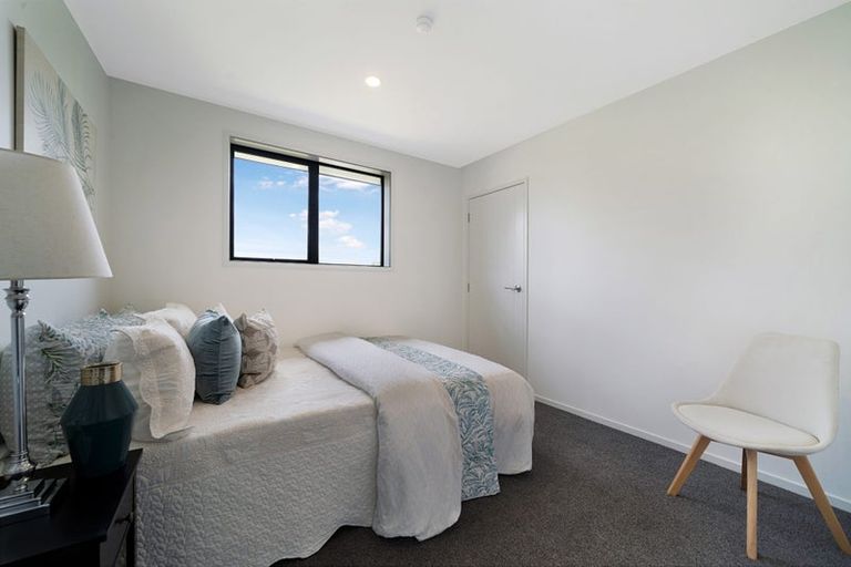 Photo of property in 8b Strid Road, Te Atatu South, Auckland, 0610