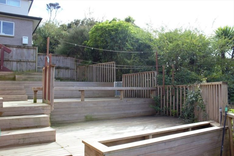 Photo of property in 76a Tamahere Drive, Glenfield, Auckland, 0629