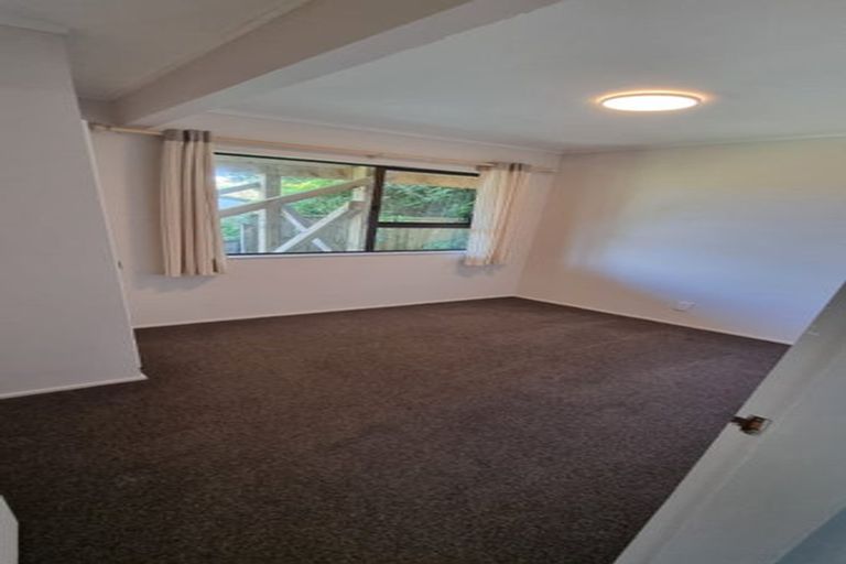 Photo of property in 29f2 Cheltenham Terrace, Newlands, Wellington, 6037