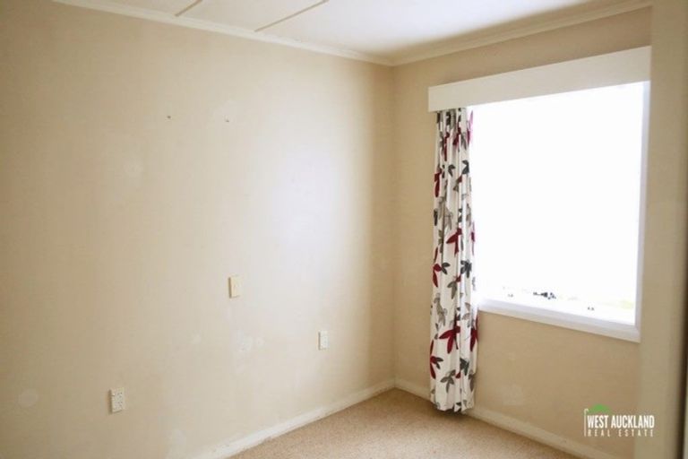 Photo of property in 1 Imperial Place, Henderson, Auckland, 0612