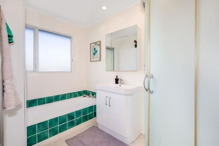 Photo of property in 60 Mercury Way, Whitby, Porirua, 5024