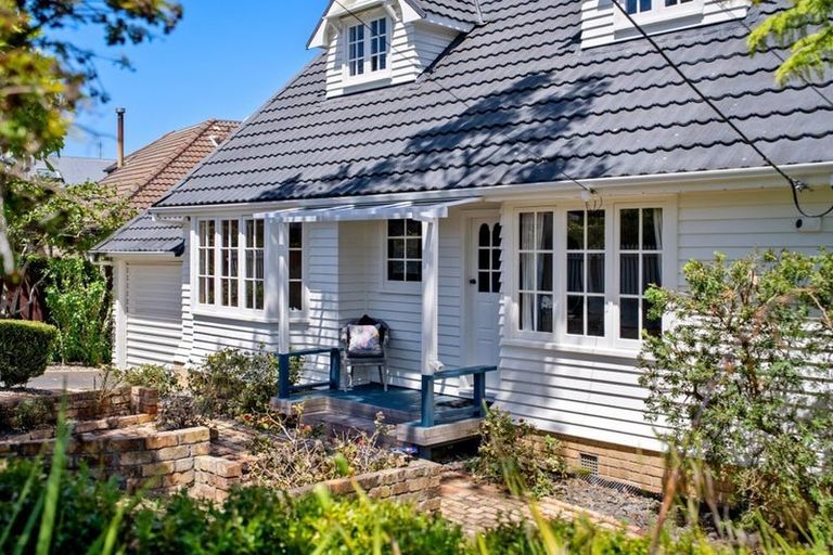 Photo of property in 41 Montgomery Avenue, Rothesay Bay, Auckland, 0630