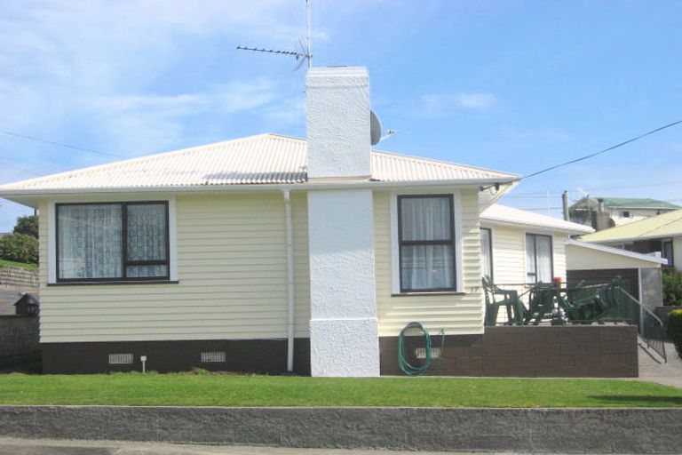 Photo of property in 17 Rospeath Crescent, Spotswood, New Plymouth, 4310