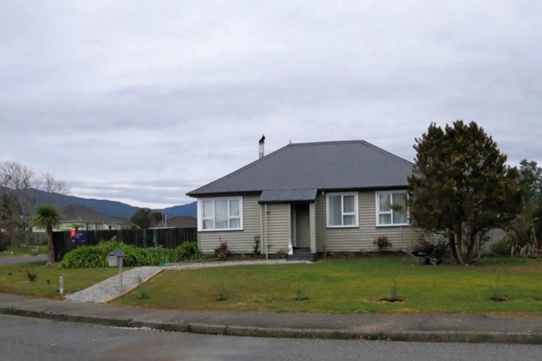 Photo of property in 72 Rintoul Street, Westport, 7825