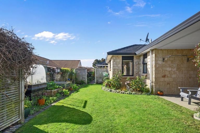 Photo of property in 2 Halsey Grove, Paraparaumu Beach, Paraparaumu, 5032