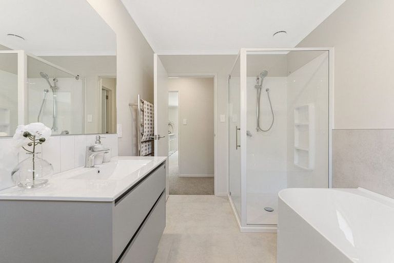 Photo of property in 23 Tabraham Crescent, Pyes Pa, 3112