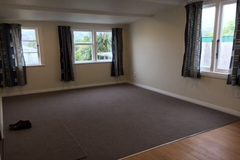 Photo of property in 94 Russell Terrace, Berhampore, Wellington, 6023