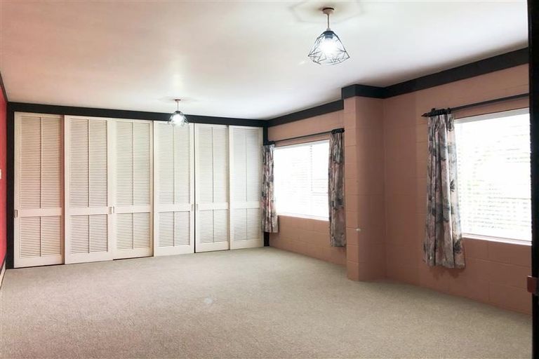 Photo of property in 42 Miltonia Avenue, Te Atatu South, Auckland, 0610