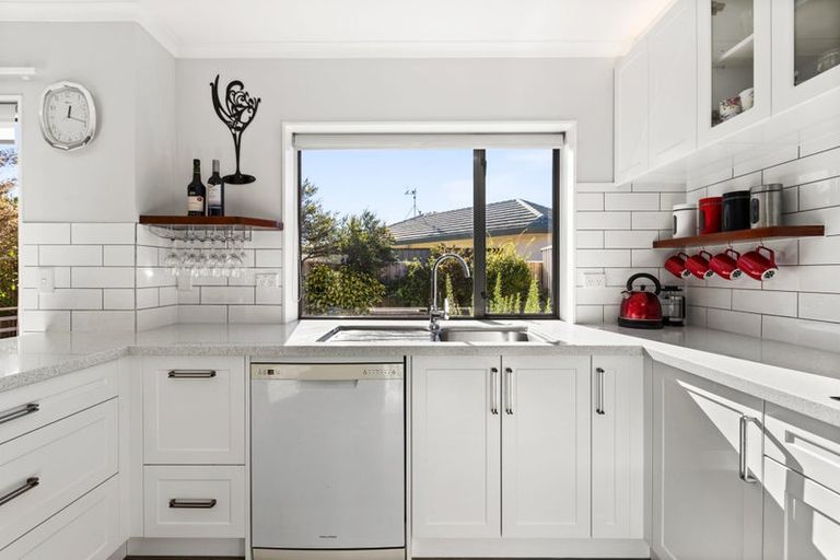 Photo of property in 17 Alderney Close, Taradale, Napier, 4112