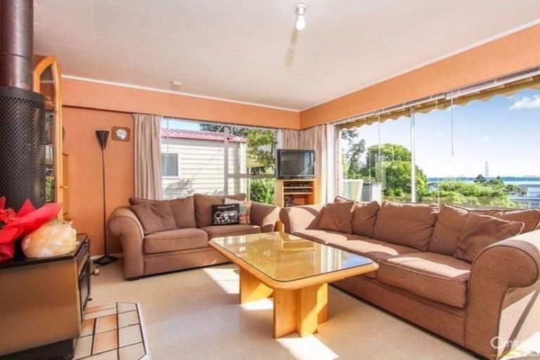 Photo of property in 44 Coniston Avenue, Te Atatu South, Auckland, 0610