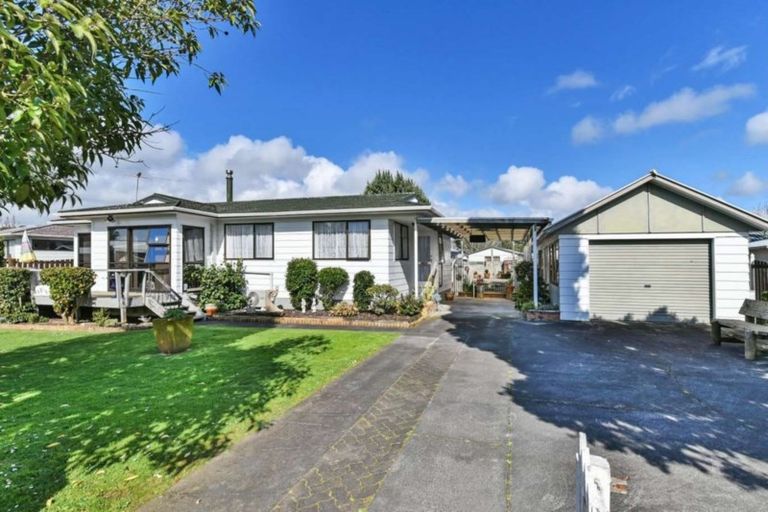 Photo of property in 14 Le Havre Place, Takanini, 2112